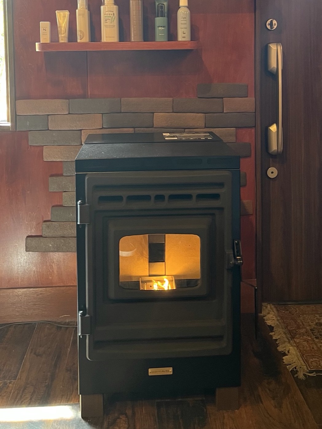 WarmArts SS-5 ペレットストーブの設置例